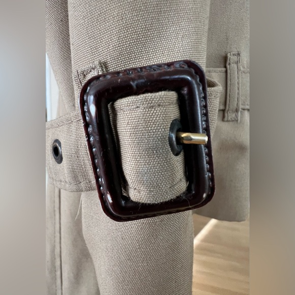 Women’s Vintage Trench Coat - Picture 5 of 9